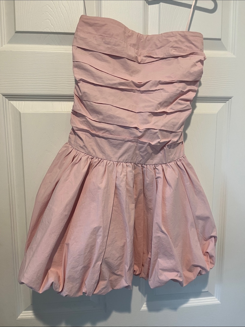 Women’s strapless bubble dress